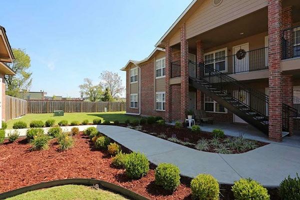 Beautiful Landscaping Surrounding our Tahlequah Apartments 